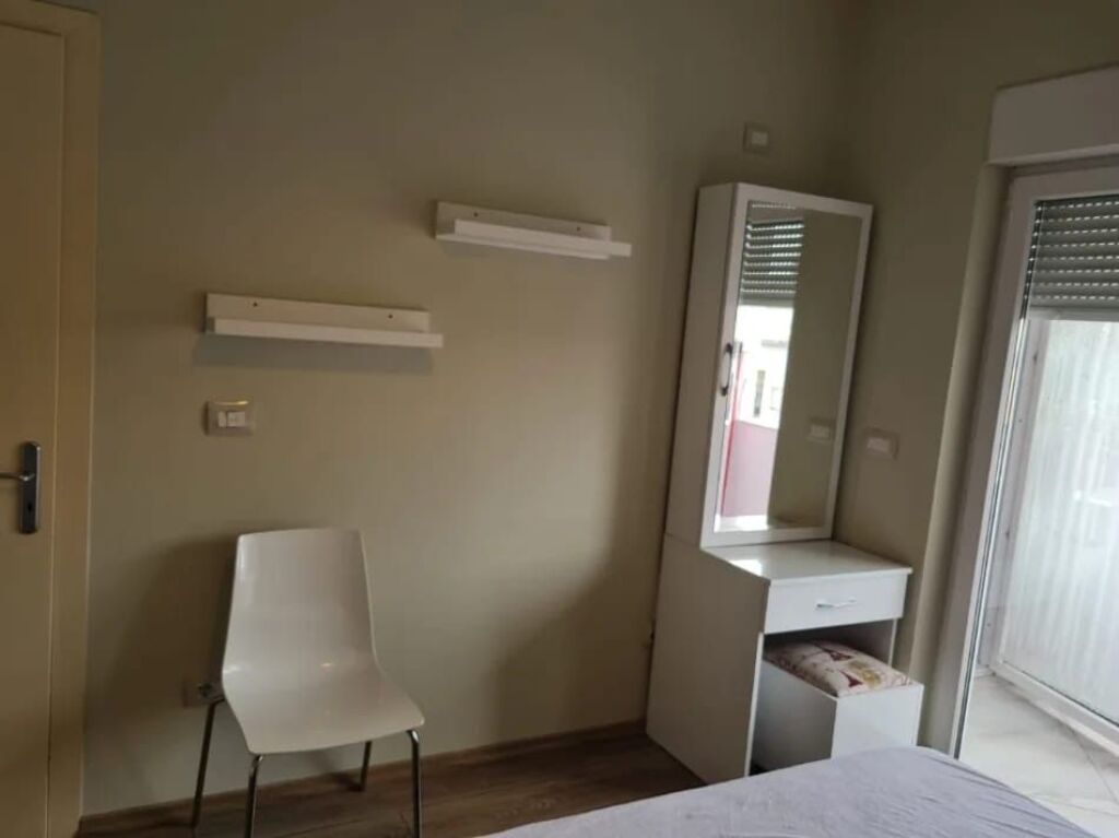 Jepet Me Qera Apartament 1+1+1 Ballkon