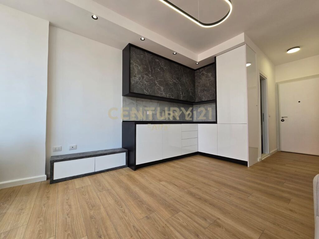 Sopraelevata del Comune di Parigi. Appartamento monolocale in affitto 450 € /mese