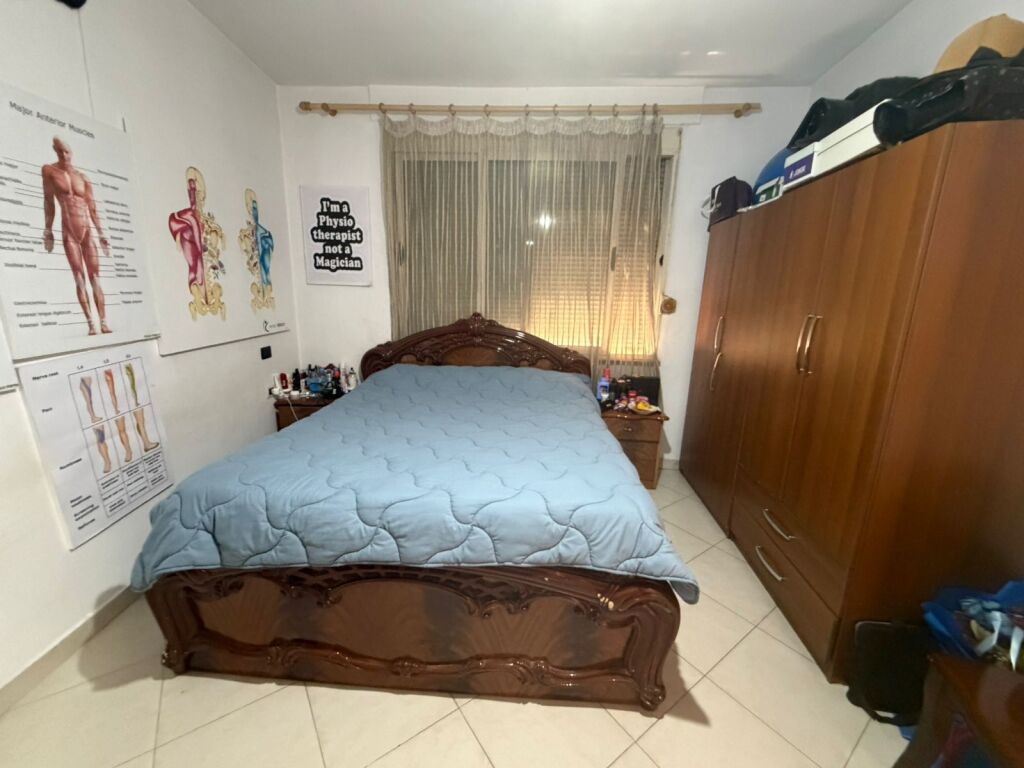 Jepet me qera 1+1 mobiluar ashensor ne astir 40000 lek