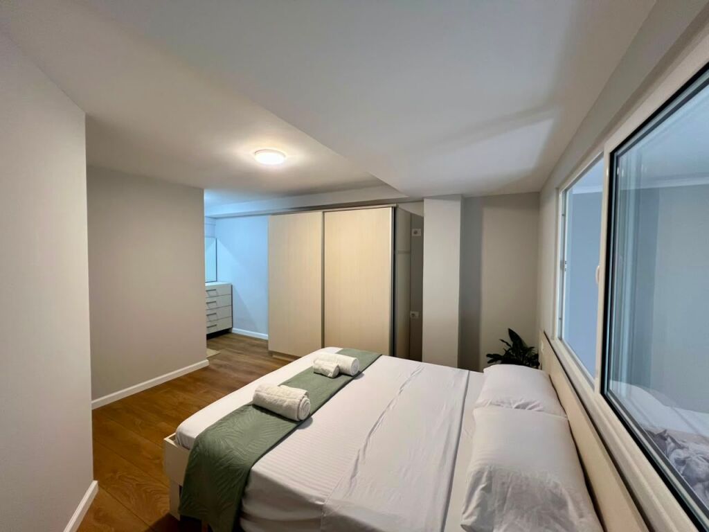 Shitet Duplex Luksoz, Gati për Banim ose Airbnb, pranë Liqenit të Thatë