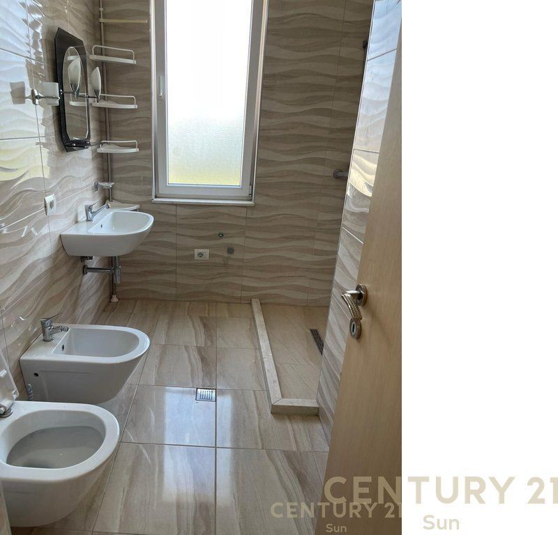 Shitet apartament 3+1+2 ne Kinostudio !