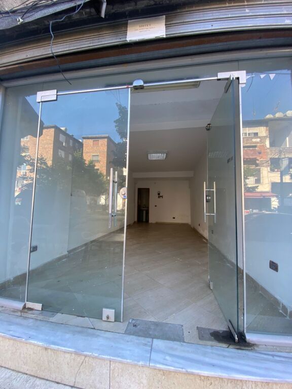 IN AFFITTO: Locale Commerciale su Strada Principale (Durrës)