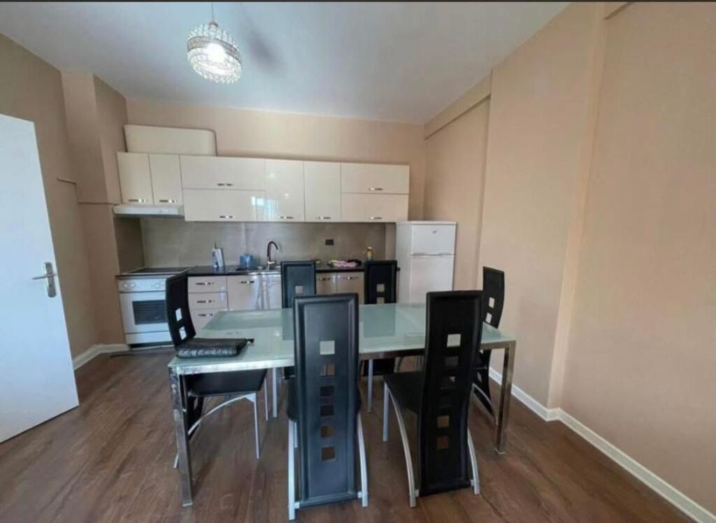 Rent | Apartament 2 + 1 afer Rrethit | Astir | 500 €/month