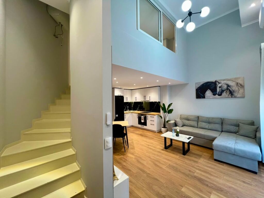 Shitet Duplex Luksoz, Gati për Banim ose Airbnb, pranë Liqenit të Thatë
