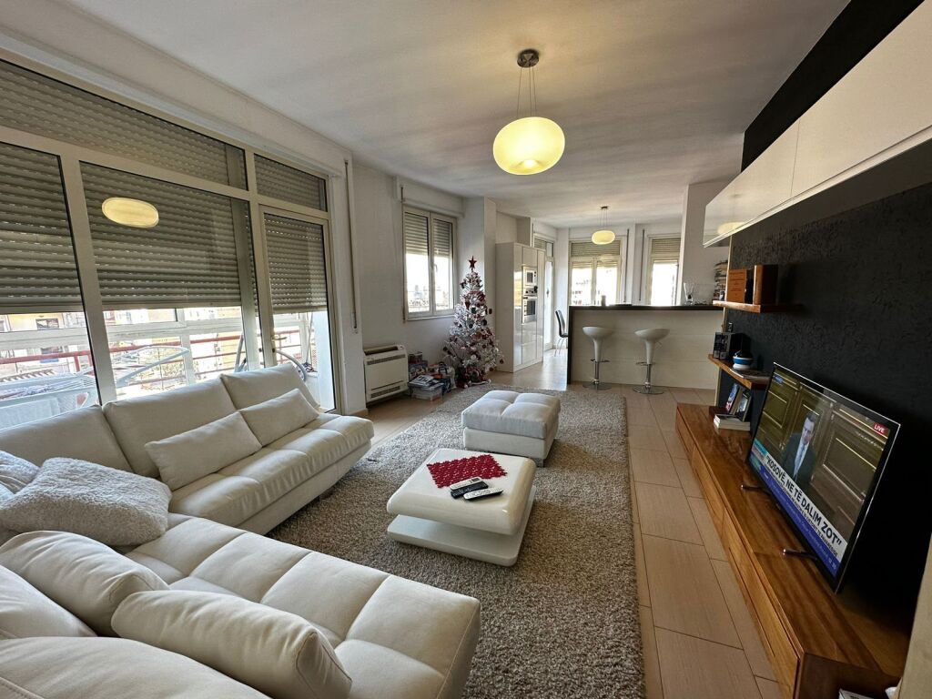 Apartament 2+1 per shitje te Tregu Elektrik !