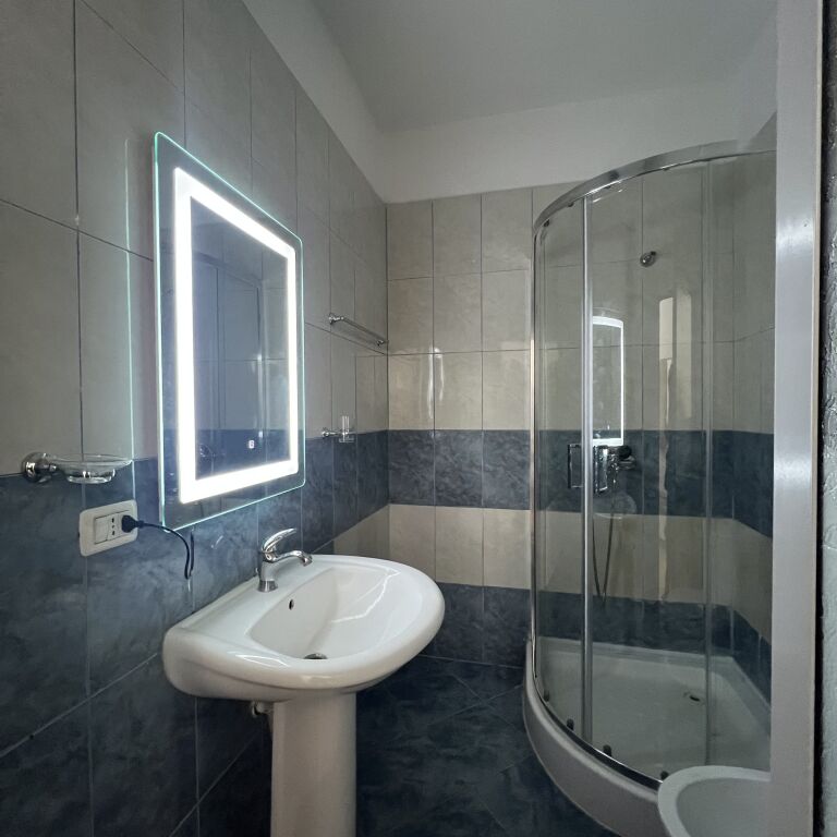 Appartamento 1+1 in Affitto Rr Kavajes 70.000all/mese
