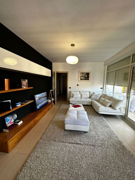 Apartament 2+1 per shitje te Tregu Elektrik !