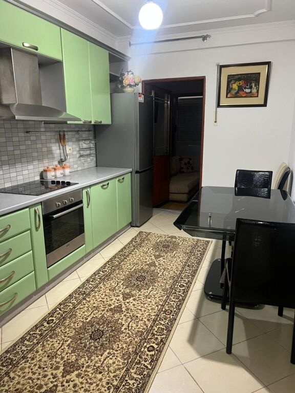 🏢Ish Parku i Autobuzave,prane Restorant Kledi jepet me qera apartament 1+1,i mobiluar.60,000Leke