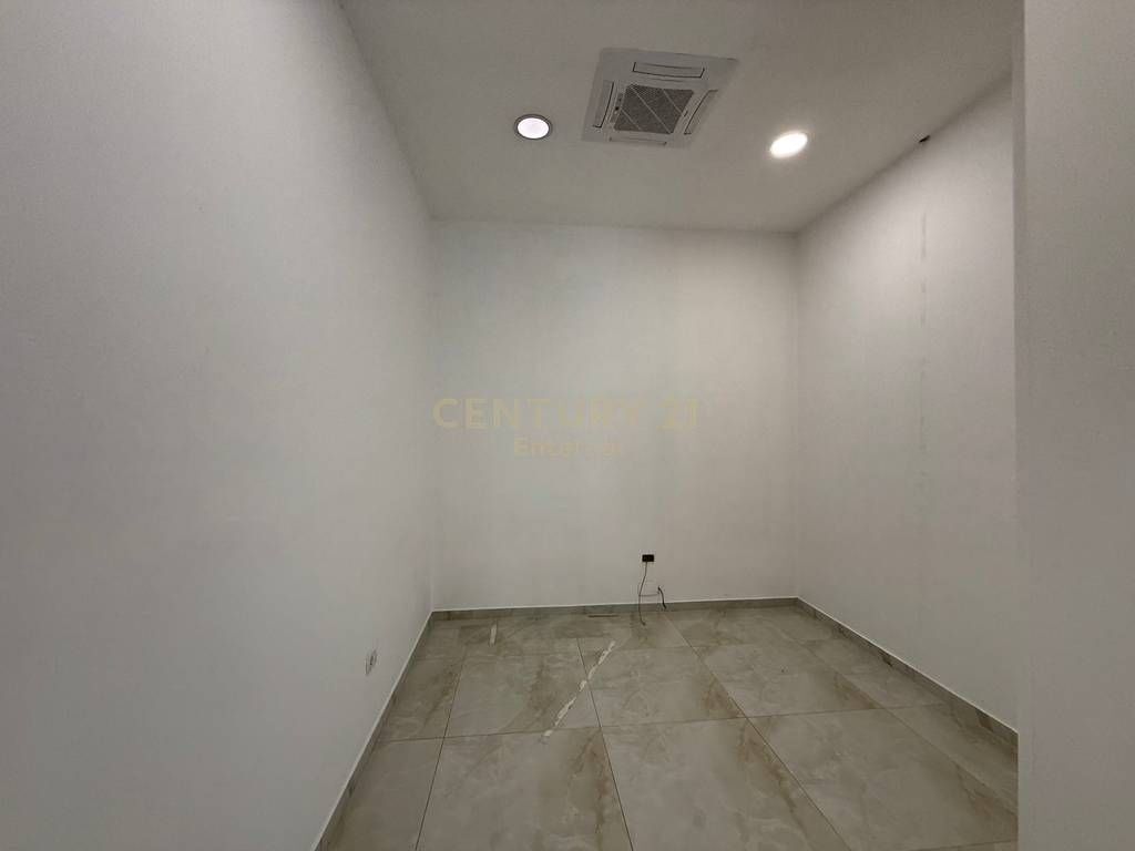 Commercial Unit for Rent at Pharmacy 10