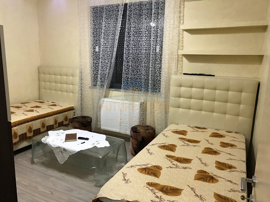 Shitet, Vilë 4-katëshe, Institut, Tirane.