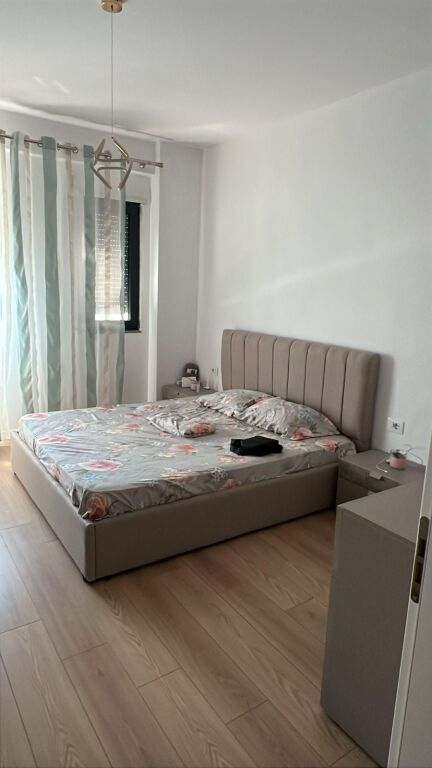 Jepet me qera Apartament 1+1 te Oasis Residence prane pallatit te Eglos Astir