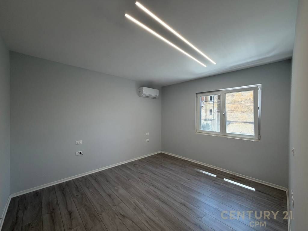 OFFICE FOR RENT AT THE INTERSECTION OF BARDHYL STREET!