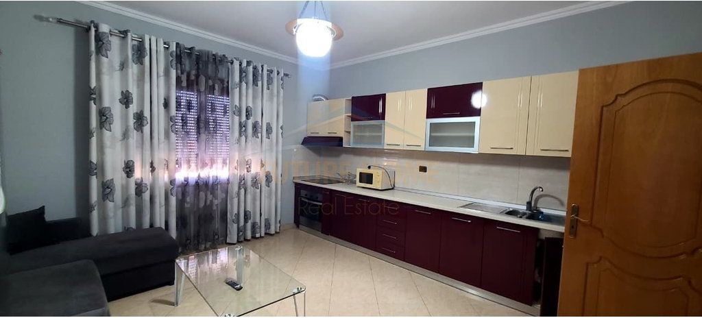 Jepet me qera apartament 2+1 ne rrugen Jordan Misja