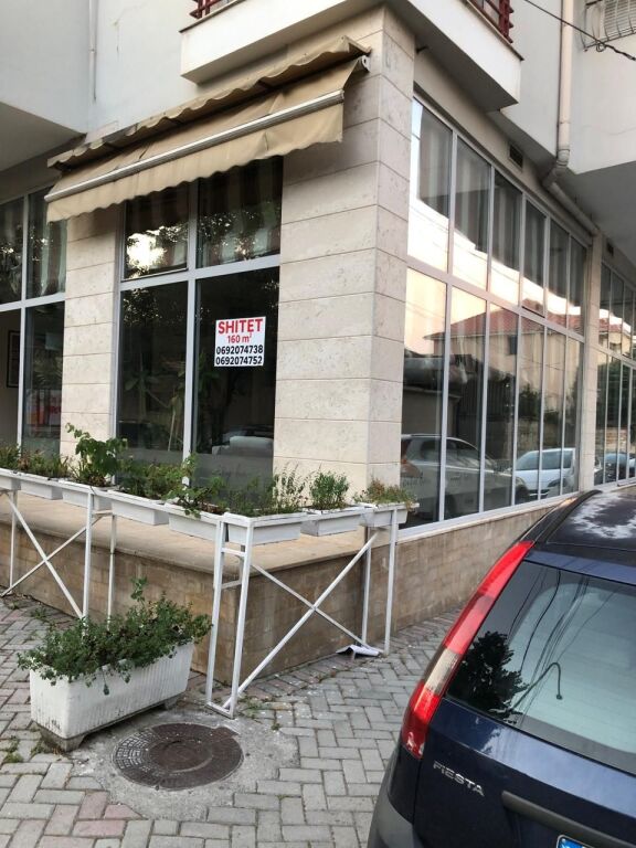 Shitet njësi shërbimi (dyqan) – Elbasan