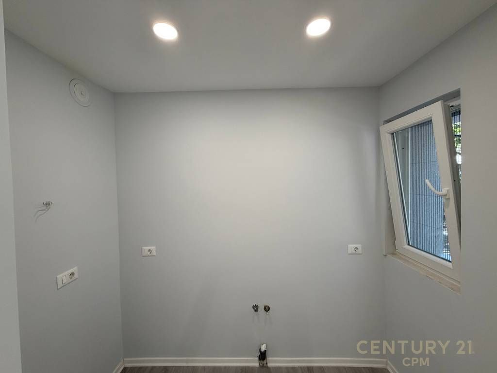 OFFICE FOR RENT AT THE INTERSECTION OF BARDHYL STREET!