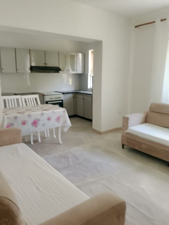 Affittasi casa 2+1, tel ex Tregu Elektrik via Mihal Grameno 450 mila lek vecchi