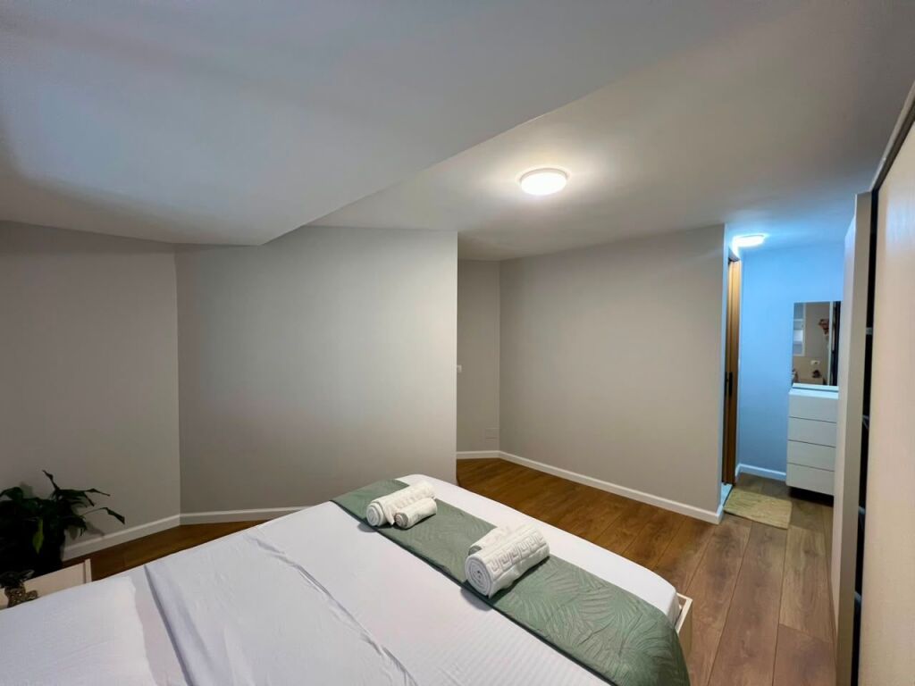Shitet Duplex Luksoz, Gati për Banim ose Airbnb, pranë Liqenit të Thatë