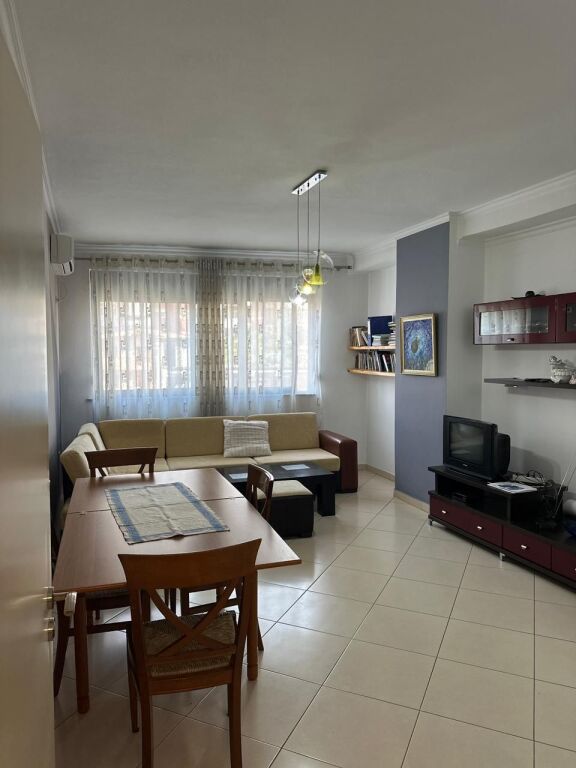 Apartament me qera 1+1
