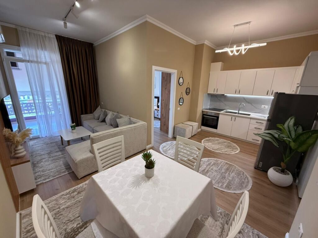 📣 AFFITTO SUPER Appartamento 1+1 con Parcheggio 📍 Giardino Botanico, Vicino alla Moschea ✨ 💶 Prezzo 75.000 Leke/Mese