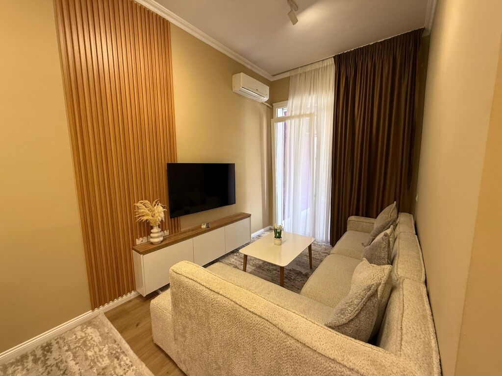 Jepet me qira super apartament 1+1 tek Kopshti Botanik