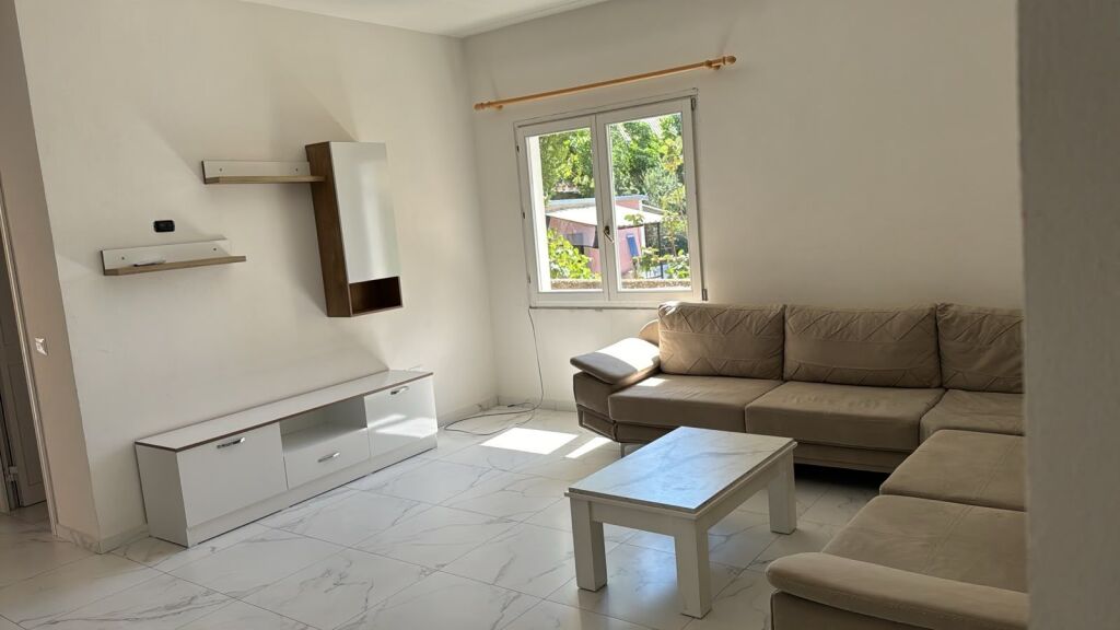 Apartament 2+1 me qera tek Rruga Korabi