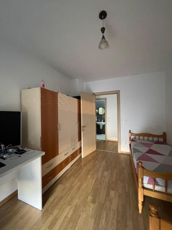 Affittasi 2+1+2 Città Studenti Via Pjeter Budi 55.000 leke