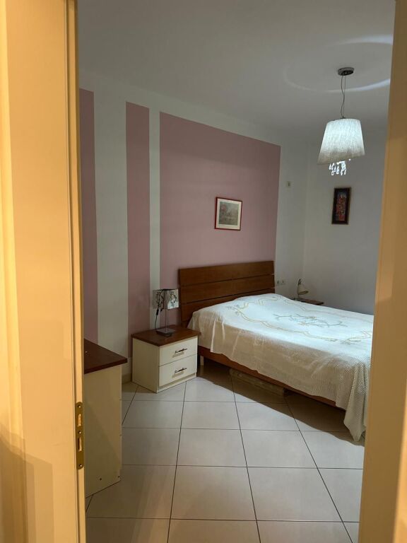 Apartament me qera 1+1