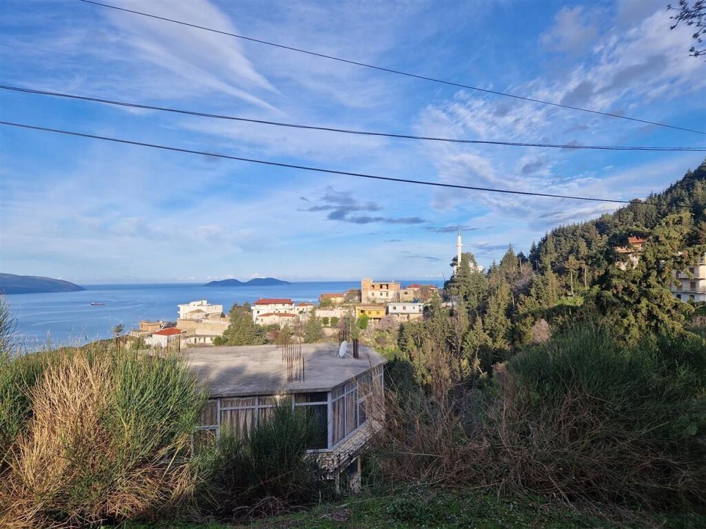 Land + Old house Kanine Village