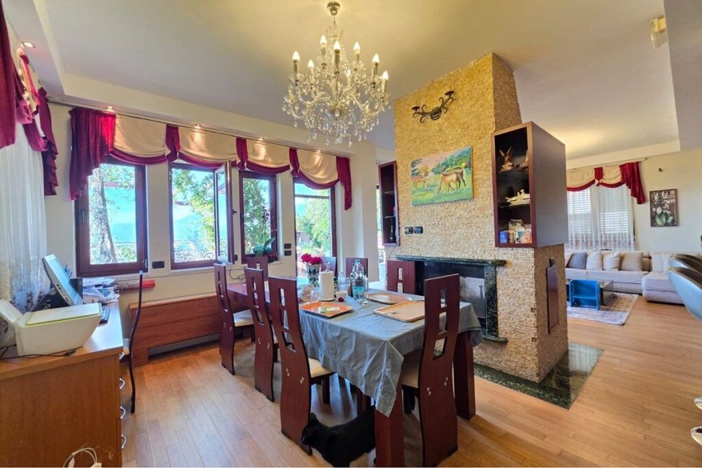 Penthouse with veranda for sale in Kodra e Diellit