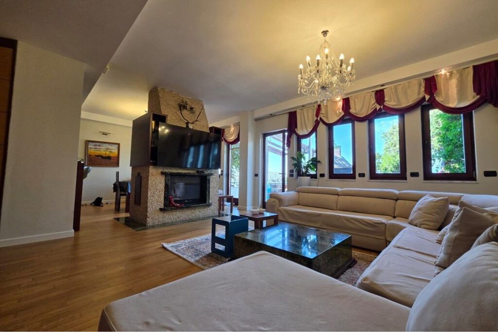 Penthouse with veranda for sale in Kodra e Diellit
