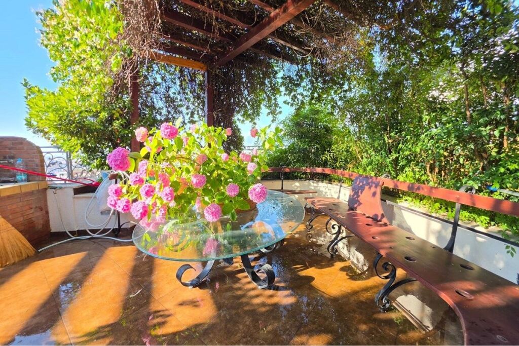 Penthouse with veranda for sale in Kodra e Diellit