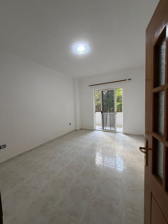 Apartament 2+1- Me qera- Rruga e Kavajes