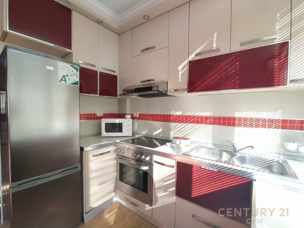 Appartamento 1+1 in vendita a Komuna e Parisit