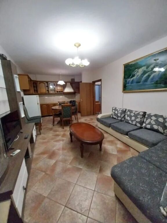 Appartamento in affitto 1+1- 📍Komuna Parisit, vicino a German Computer- 500 mila lek