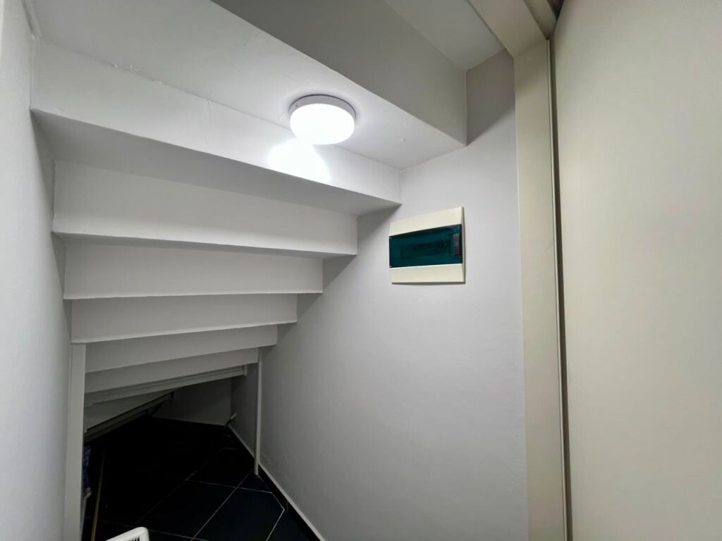 Shitet Duplex Luksoz, Gati për Banim ose Airbnb, pranë Liqenit të Thatë