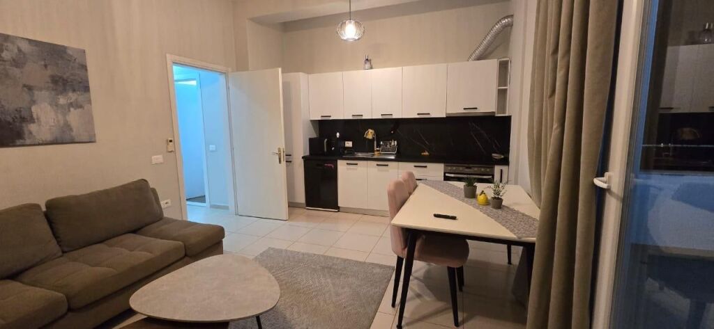 Apartament 2+1 me parkim te Kopshti Zoologjik per qira !