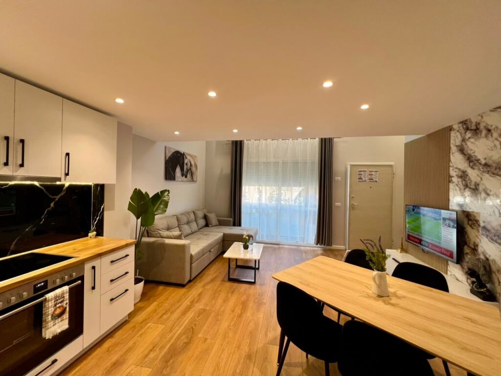 Shitet Duplex Luksoz, Gati për Banim ose Airbnb, pranë Liqenit të Thatë