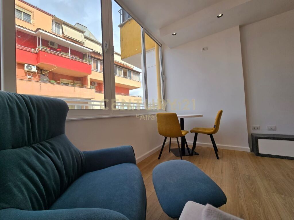 Sopraelevata del Comune di Parigi. Appartamento monolocale in affitto 450 € /mese