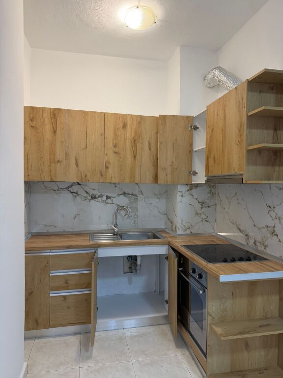 Apartament 2+1- Me qera- Rruga e Kavajes