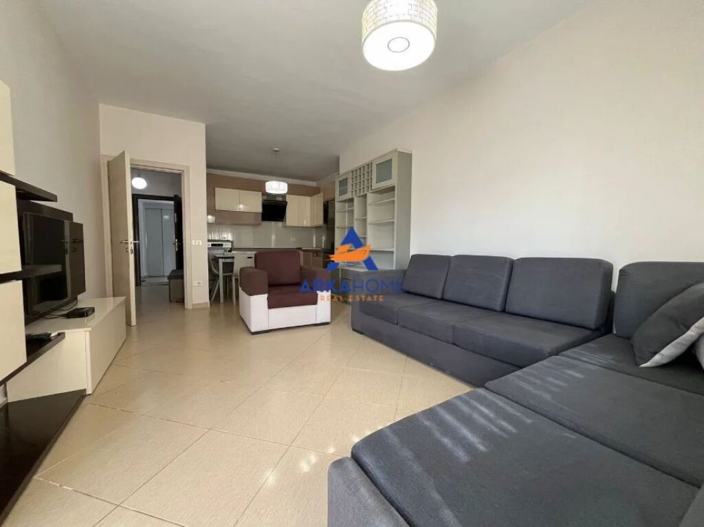 APPARTAMENTO 2+1+2 IN AFFITTO "UNAZA E RE, VICINO HOTEL MARINAJ" 60.000 LEKE