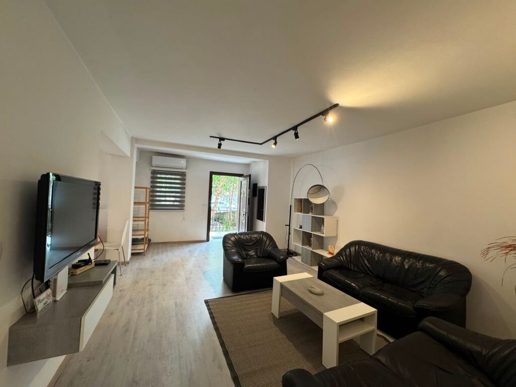 For rent 2+1+1 At the Train Station 700 thousand lek