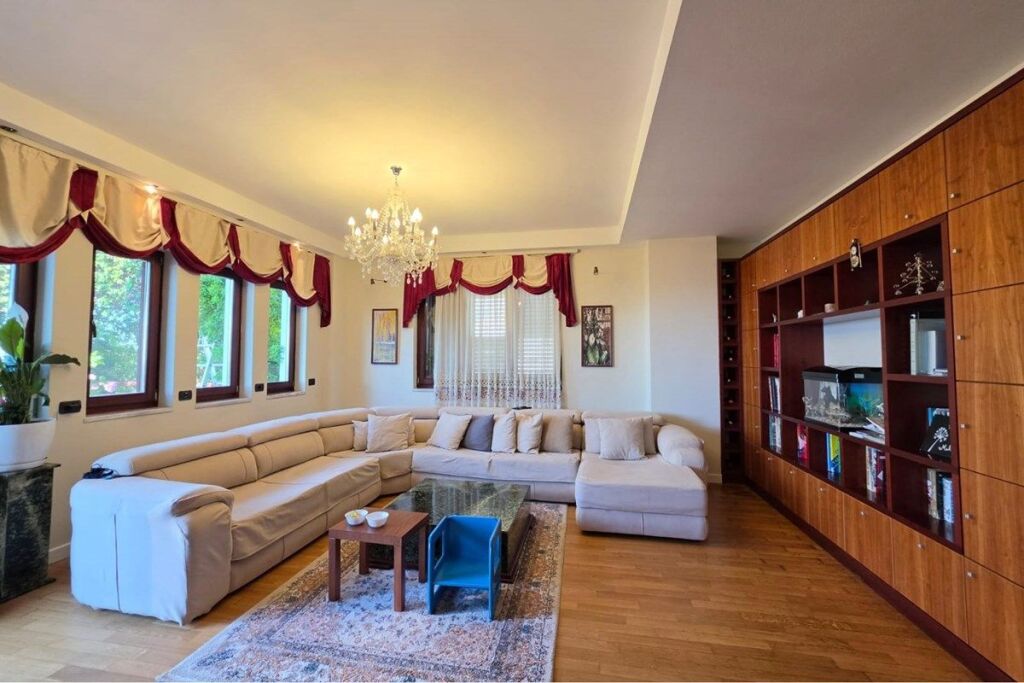 Penthouse with veranda for sale in Kodra e Diellit
