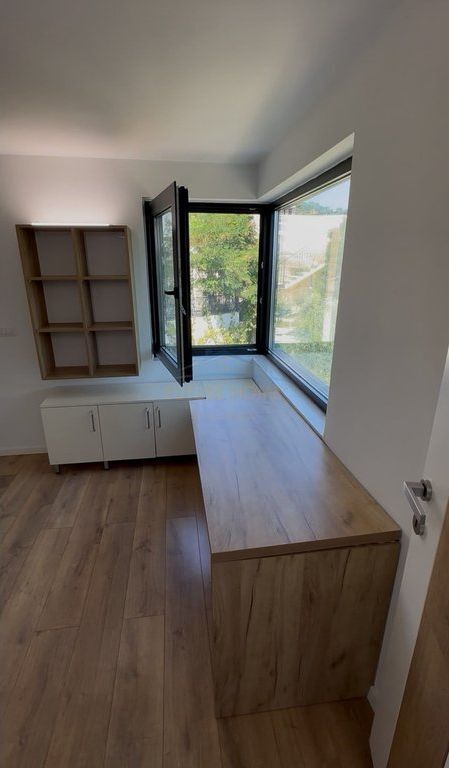Affitto, Villa su 3 piani, Teg