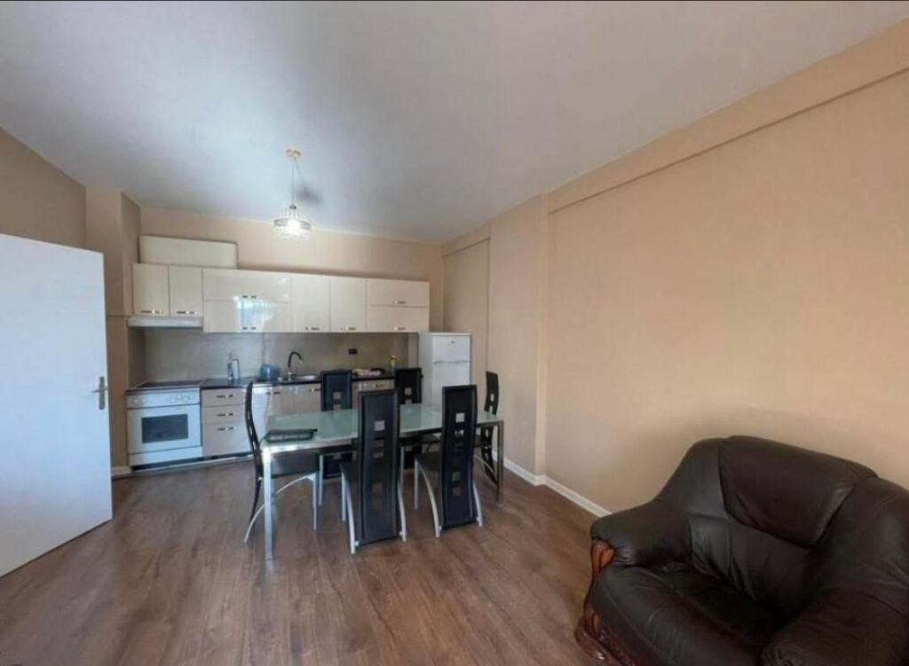 Rent | Apartament 2 + 1 afer Rrethit | Astir | 500 €/month