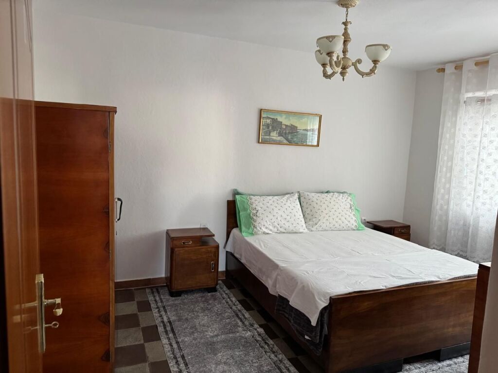 JEPET ME QERA APARTAMENT NE BRRYL, TEK KRYQEZIMI, 500 EURO