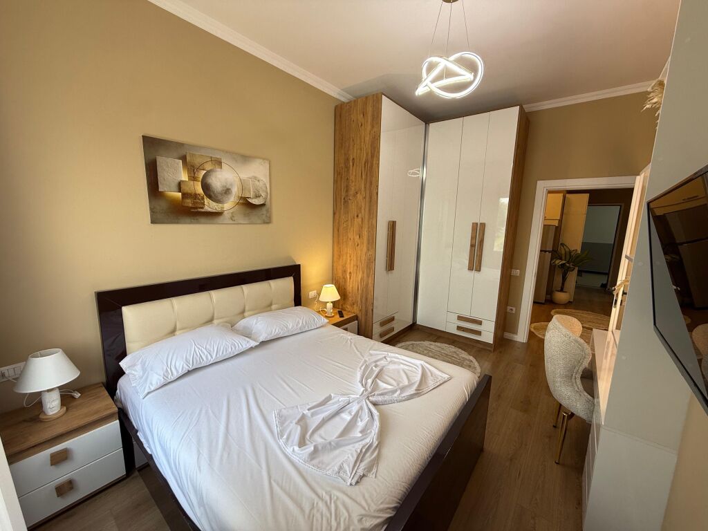 Jepet me qira super apartament 1+1 tek Kopshti Botanik