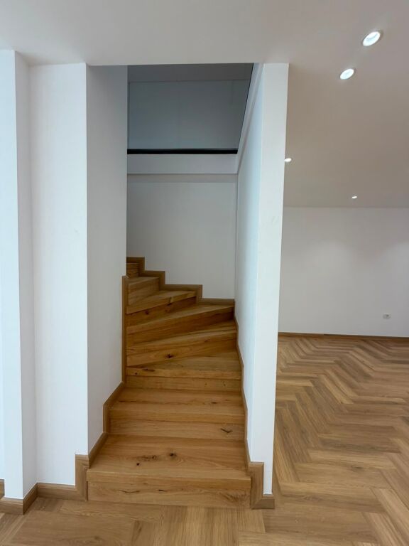 Njesi Biznesi Duplex te Kompleksi Delijorgji per qira !