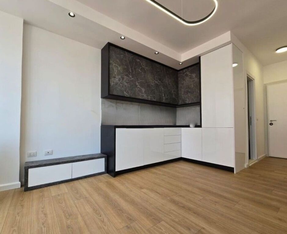 Mbikalimi i Komunes se Parisit. Apartament Studio Per Qera