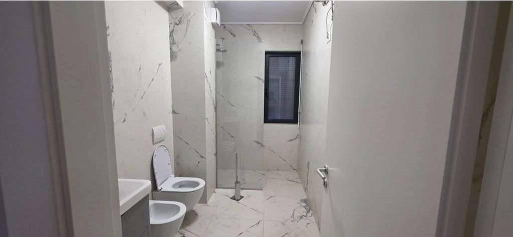 Apartament 2+1+2 me qira me pamje nga Air Albania, Garda