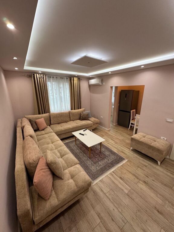 Apartment 1+1 for rent, 21 Dhjetori near Hotel Mondial 600 Thousand leke
